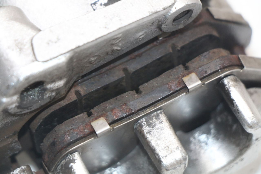 photo de ZACISK HAMULCA PRZEDNIEGO HARLEY DAVIDSON SPORTSTER XL CUSTOM 883 (1999 - 2006) - Punkty mocowania