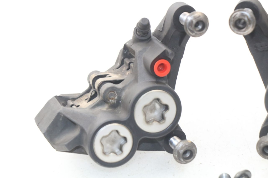 photo de ZACISK HAMULCA PRZEDNIEGO YAMAHA TDM ABS 900 (2002 - 2014) - Punkty mocowania