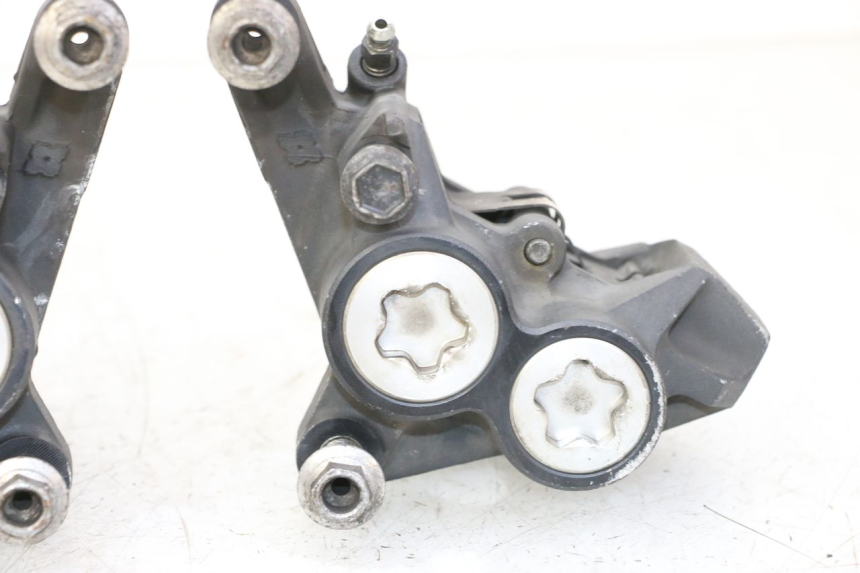 photo de ZACISK HAMULCA PRZEDNIEGO YAMAHA TDM ABS 900 (2002 - 2014) - Szczegóły charakterystyczne