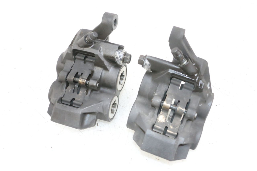 photo de ZACISK HAMULCA PRZEDNIEGO YAMAHA TDM ABS 900 (2002 - 2014) - Punkty mocowania