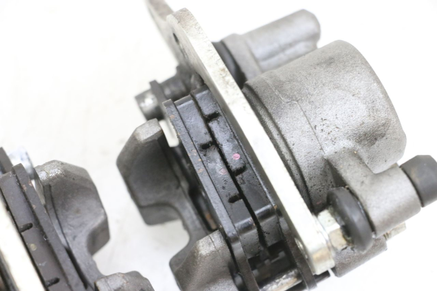 photo de ZACISK HAMULCA PRZEDNIEGO YAMAHA TRICITY 300 (2020 - 2024) - Inny kąt widzenia