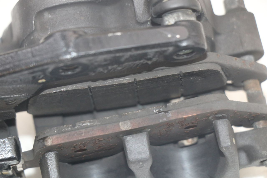 photo de ZACISK HAMULCA PRZEDNIEGO KAWASAKI VERSYS ABS 650 (2015 - 2018) - Zbliżenie komponentów