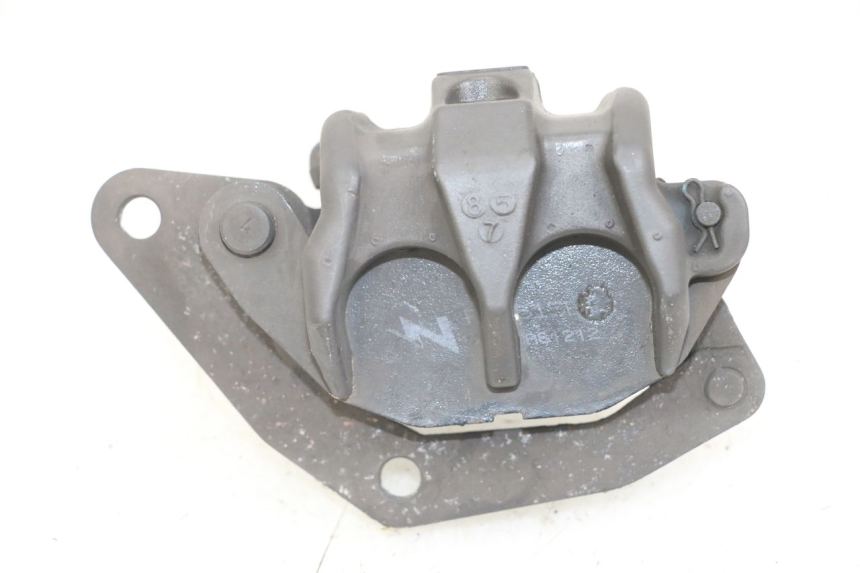 photo de ZACISK HAMULCA PRZEDNIEGO YAMAHA XMAX X-MAX ABS 125 (2017 - 2020) - Inny kąt widzenia