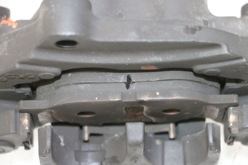 photo de ZACISK HAMULCA PRZEDNIEGO YAMAHA XJ6 ABS 600 (2008 - 2016) - Zbliżenie techniczne