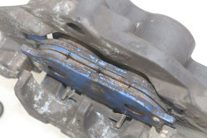 photo de ZACISK HAMULCA PRZEDNIEGO YAMAHA YP MAJESTY 400 (2004 - 2008) - Zbliżenie techniczne