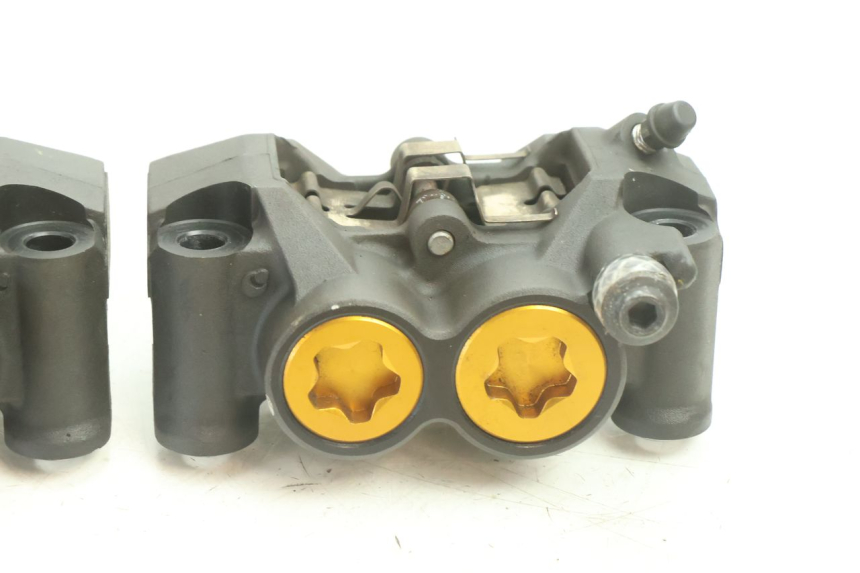 photo de PRZEDNI ZACISK HAMULCOWY YAMAHA YZF R6 600 (2008 - 2009) - Zoom stanu zużycia
