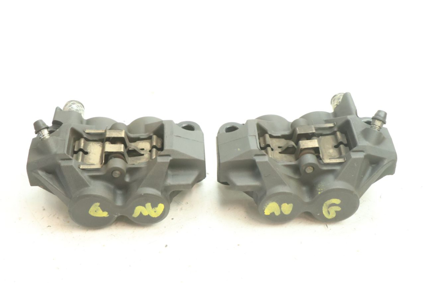 photo de PRZEDNI ZACISK HAMULCOWY YAMAHA YZF R6 600 (2008 - 2009) - Zbliżenie techniczne