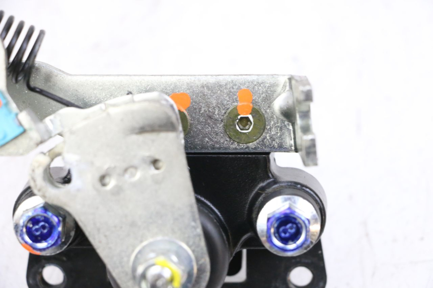 photo de ZACISK HAMULCA ROLL LOCK PIAGGIO MP3 HPE 300 (2019 - 2026) - Część sprawdzona