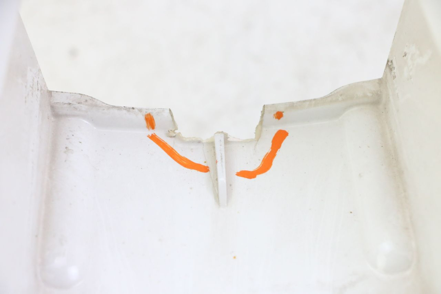 photo de DOLNA PRZEDNIA MASKOWNICA PEUGEOT CITYSTAR 50 (2013 - 2017) - Zoom stanu zużycia