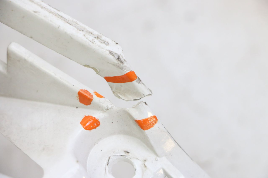 photo de DOLNA PRZEDNIA MASKOWNICA PEUGEOT CITYSTAR 50 (2013 - 2017) - Stan powierzchni