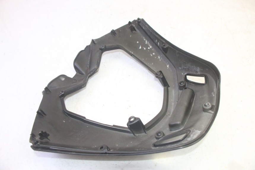 photo de DOLNA PRZEDNIA MASKOWNICA PIAGGIO MP3 HPE 350 (2018 - 2020) - Punkty mocowania