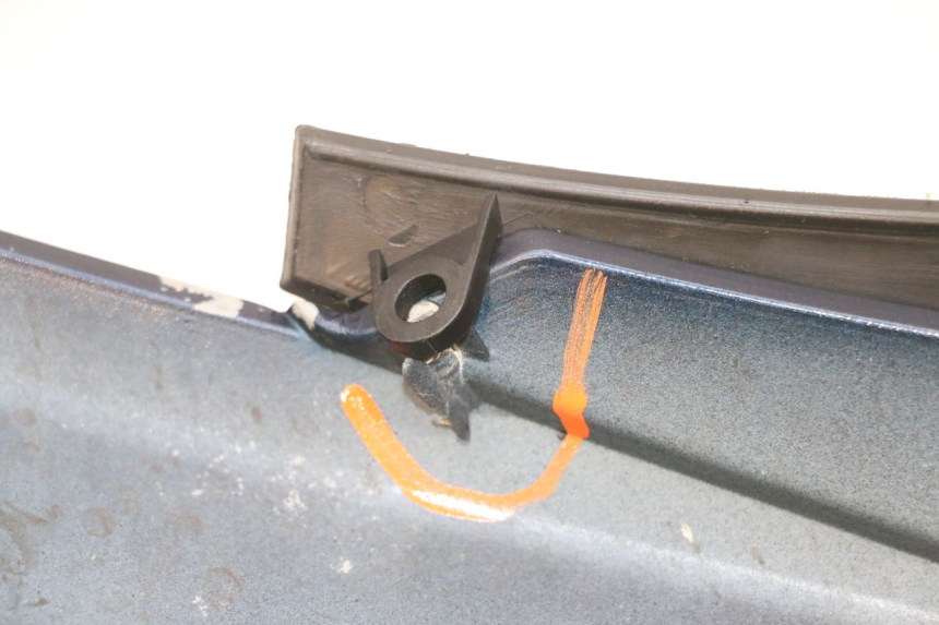 photo de DOLNA PRZEDNIA MASKOWNICA PIAGGIO MP3 RL 250 (2006 - 2010) - Szczegóły charakterystyczne