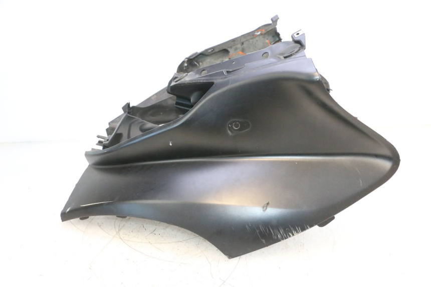 photo de PRZÓD PIAGGIO MP3 RL 250 (2006 - 2010) - Widok z bliska