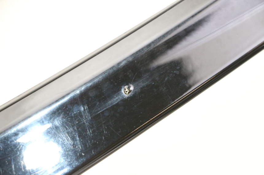 photo de GÓRNA PRZEDNIA MASKOWNICA KYMCO AGILITY 4T 50 (2005 - 2018) - Zbliżenie techniczne