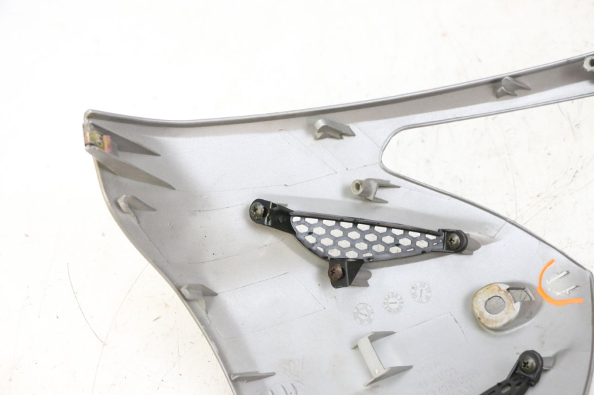 photo de GÓRNA PRZEDNIA MASKOWNICA KYMCO AGILITY CITY 4T 50 (2008 - 2016) - Zbliżenie techniczne