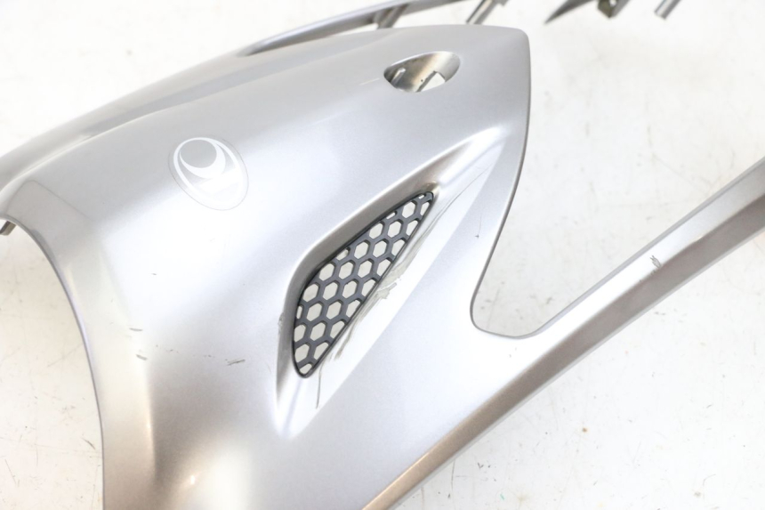 photo de GÓRNA PRZEDNIA MASKOWNICA KYMCO AGILITY CITY 4T 50 (2008 - 2016) - Oznaczenia i referencje