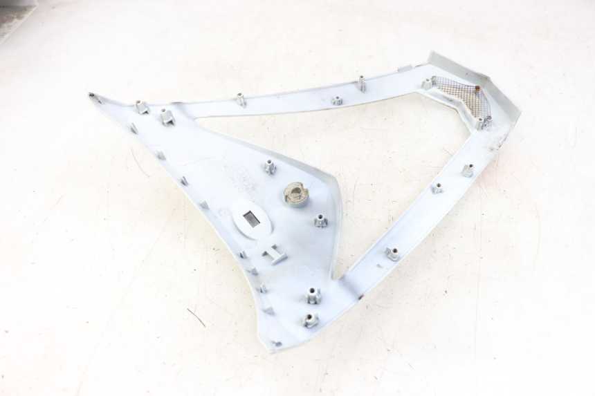 photo de GÓRNA PRZEDNIA MASKOWNICA KYMCO AGILITY RS 4T 50 (2009 - 2013) - Zbliżenie techniczne