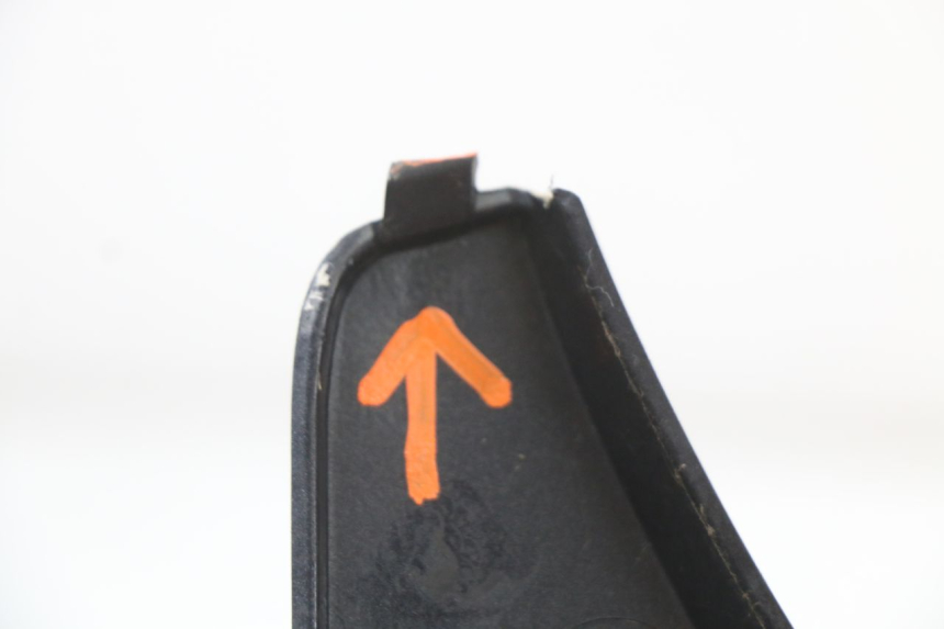 photo de GÓRNA PRZEDNIA MASKOWNICA BMW C1 125 (2000 - 2003) - Zbliżenie techniczne