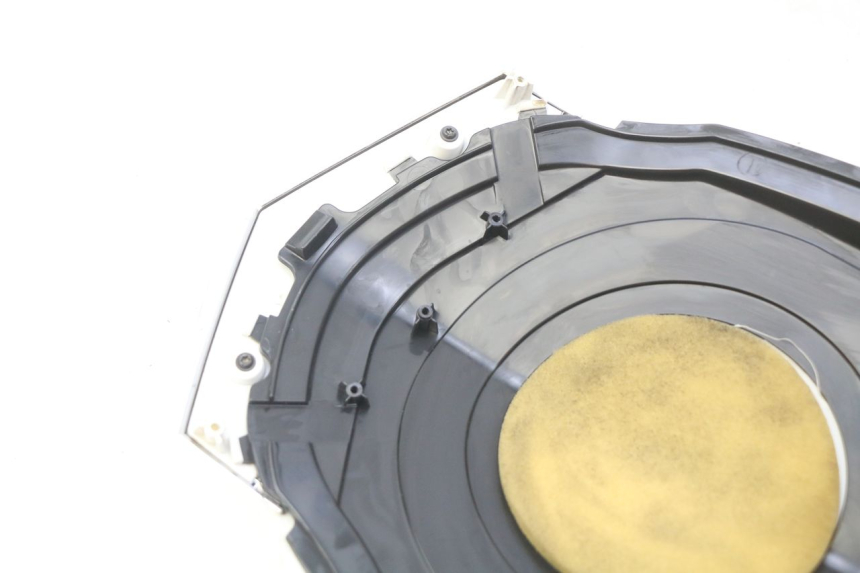 photo de GÓRNA PRZEDNIA MASKOWNICA PEUGEOT E-VIVACITY 1 (2012 - 2018) - Zoom stanu zużycia