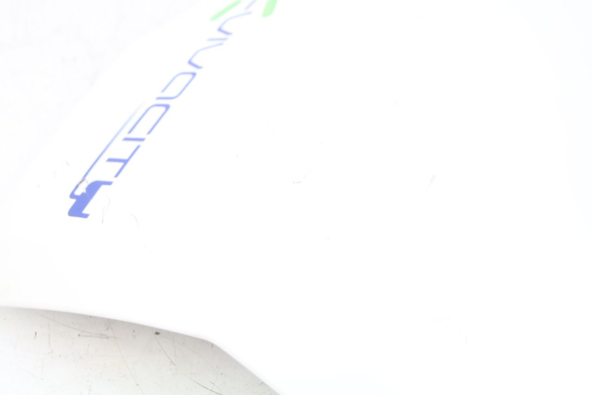 photo de GÓRNA PRZEDNIA MASKOWNICA PEUGEOT E-VIVACITY 1 (2012 - 2018) - Stan powierzchni