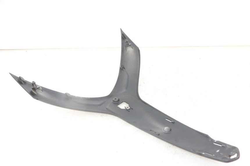 photo de GÓRNA PRZEDNIA MASKOWNICA PIAGGIO IE MP3 YOURBAN 300 (2011 - 2016) - Szczegół części