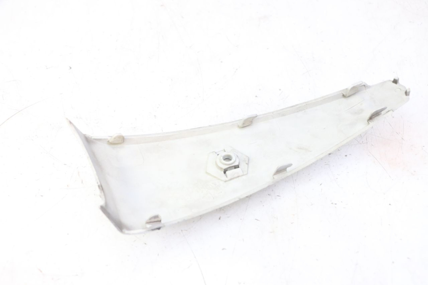 photo de GÓRNA PRZEDNIA MASKOWNICA PIAGGIO LIBERTY 125 (1998 - 2008) - Zbliżenie techniczne