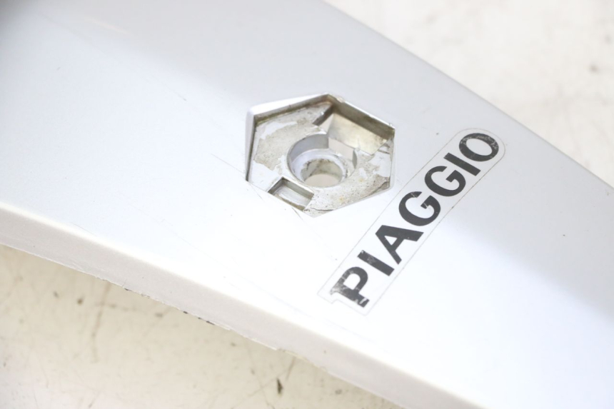 photo de GÓRNA PRZEDNIA MASKOWNICA PIAGGIO LIBERTY 125 (1998 - 2008) - Punkty mocowania