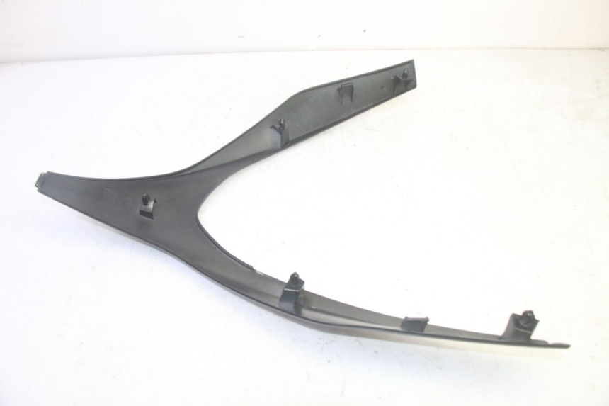 photo de GÓRNA PRZEDNIA MASKOWNICA PIAGGIO MP3 HPE 350 (2018 - 2020) - Zbliżenie techniczne