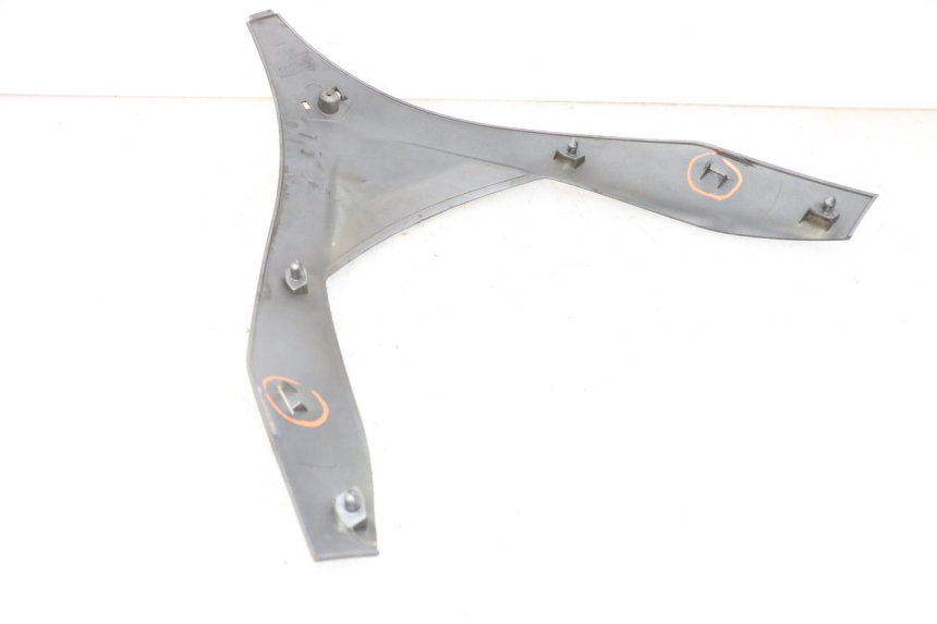 photo de GÓRNA PRZEDNIA MASKOWNICA PIAGGIO MP3 LT 400 (2007 - 2012) - Zoom stanu zużycia