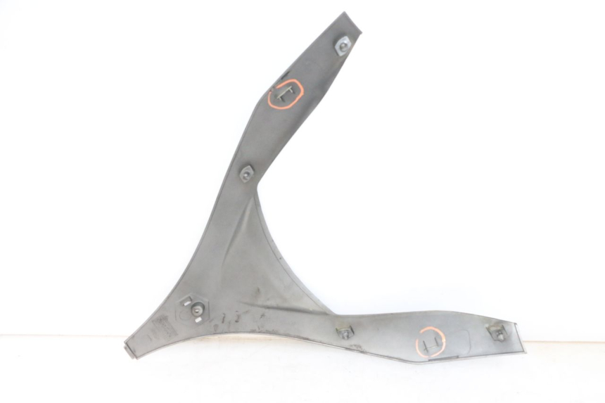 photo de GÓRNA PRZEDNIA MASKOWNICA PIAGGIO MP3 LT 400 (2007 - 2012) - Punkty mocowania