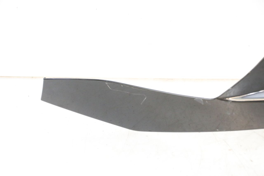 photo de GÓRNA PRZEDNIA MASKOWNICA PIAGGIO MP3 LT 300 (2010 - 2016) - Oznaczenia i referencje