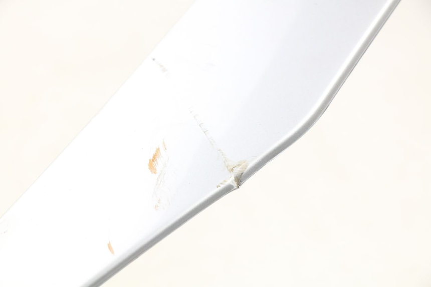 photo de GÓRNA PRZEDNIA MASKOWNICA PIAGGIO MP3 125 (2006 - 2014) - Inny kąt widzenia