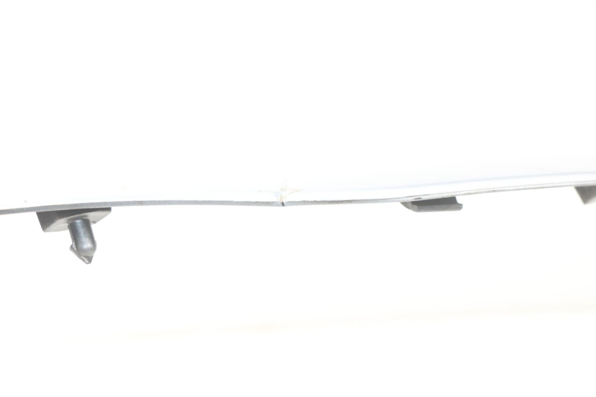 photo de GÓRNA PRZEDNIA MASKOWNICA PIAGGIO MP3 125 (2006 - 2014) - Zbliżenie techniczne