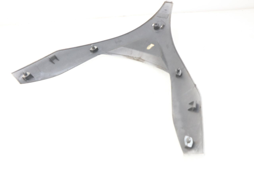 photo de GÓRNA PRZEDNIA MASKOWNICA PIAGGIO MP3 125 (2006 - 2014) - Punkty mocowania