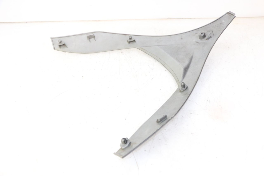 photo de GÓRNA PRZEDNIA MASKOWNICA PIAGGIO MP3 500 (2011 - 2015) - Szczegół części