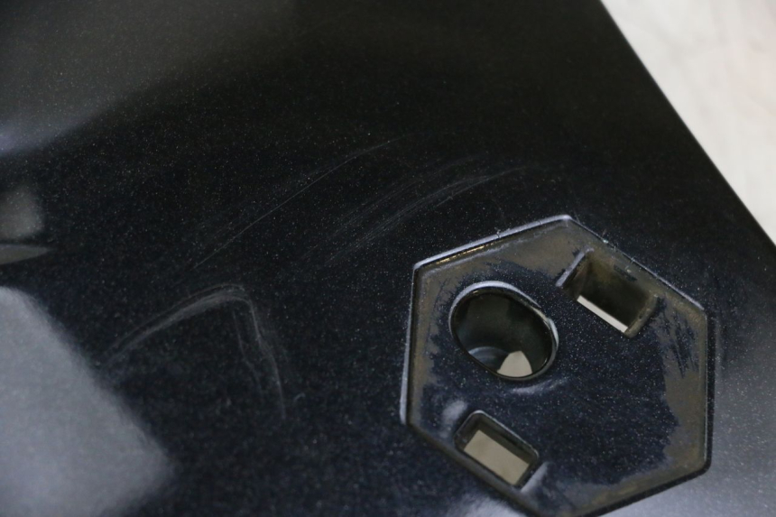 photo de GÓRNA PRZEDNIA MASKOWNICA PIAGGIO MP3 125 (2006 - 2014) - Zbliżenie techniczne