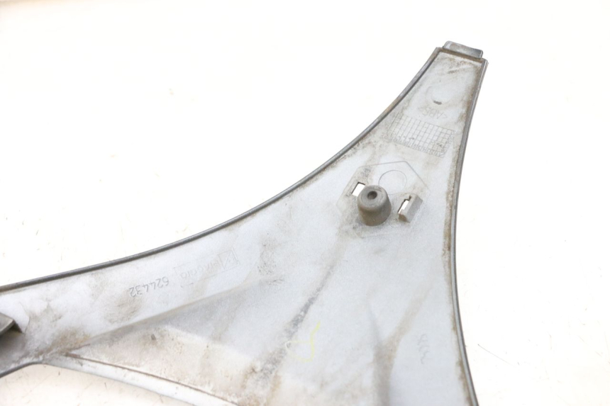 photo de GÓRNA PRZEDNIA MASKOWNICA PIAGGIO MP3 125 (2006 - 2014) - Zoom stanu zużycia