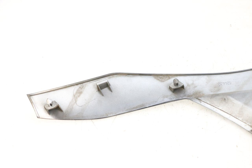 photo de GÓRNA PRZEDNIA MASKOWNICA PIAGGIO MP3 125 (2006 - 2014) - Inny kąt widzenia