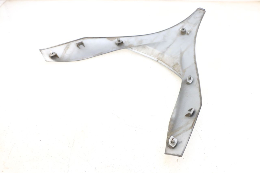 photo de GÓRNA PRZEDNIA MASKOWNICA PIAGGIO MP3 125 (2006 - 2014) - Zbliżenie techniczne