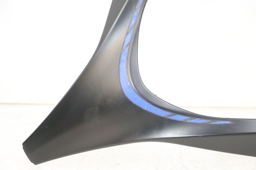 photo de GÓRNA PRZEDNIA MASKOWNICA PIAGGIO MP3 500 (2016 - 2018) - Zbliżenie komponentów