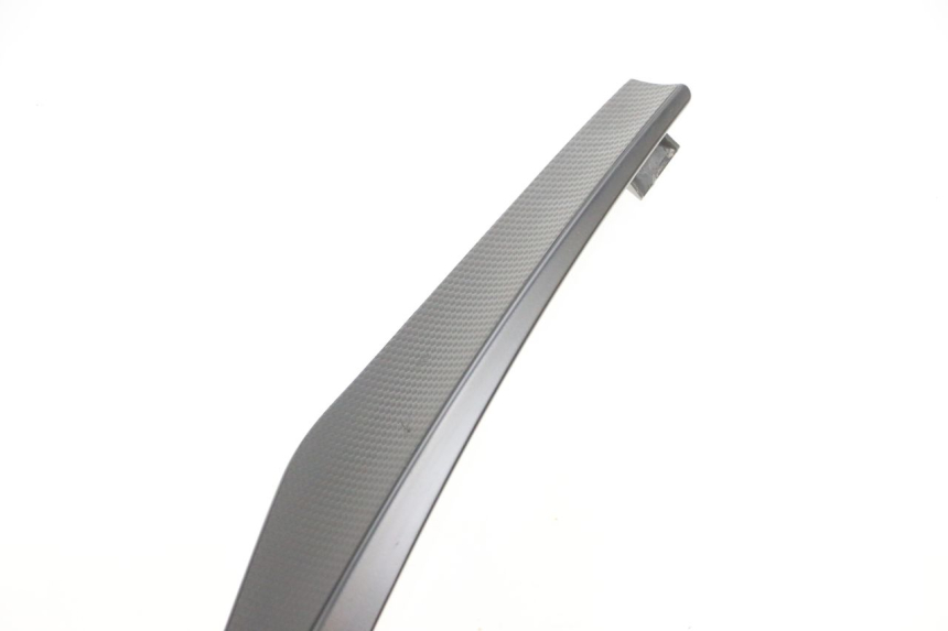 photo de GÓRNA PRZEDNIA MASKOWNICA PIAGGIO MP3 500 (2016 - 2018) - Widok z bliska