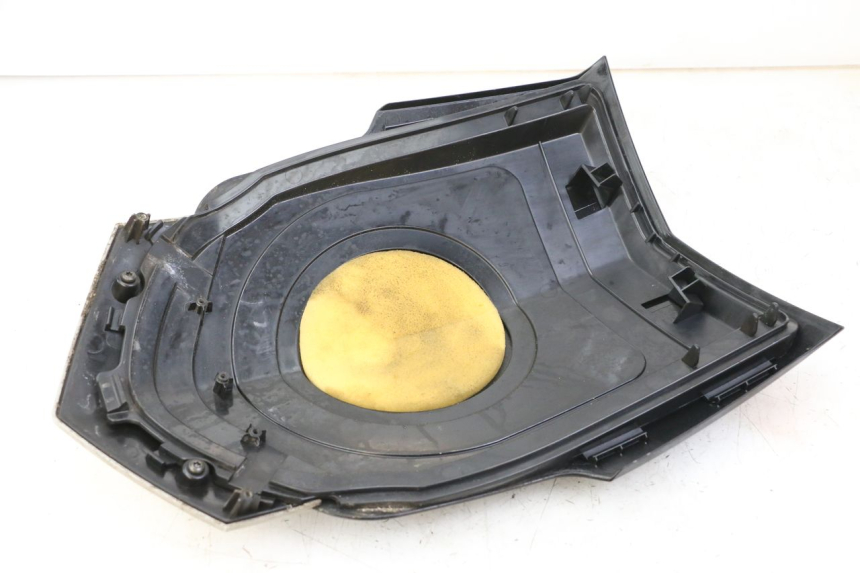 photo de GÓRNA PRZEDNIA MASKOWNICA PEUGEOT VIVACITY 125 (2010 - 2017) - Zoom stanu zużycia