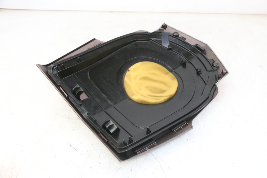 photo de GÓRNA PRZEDNIA MASKOWNICA PEUGEOT VIVACITY 125 (2010 - 2017) - Zbliżenie techniczne