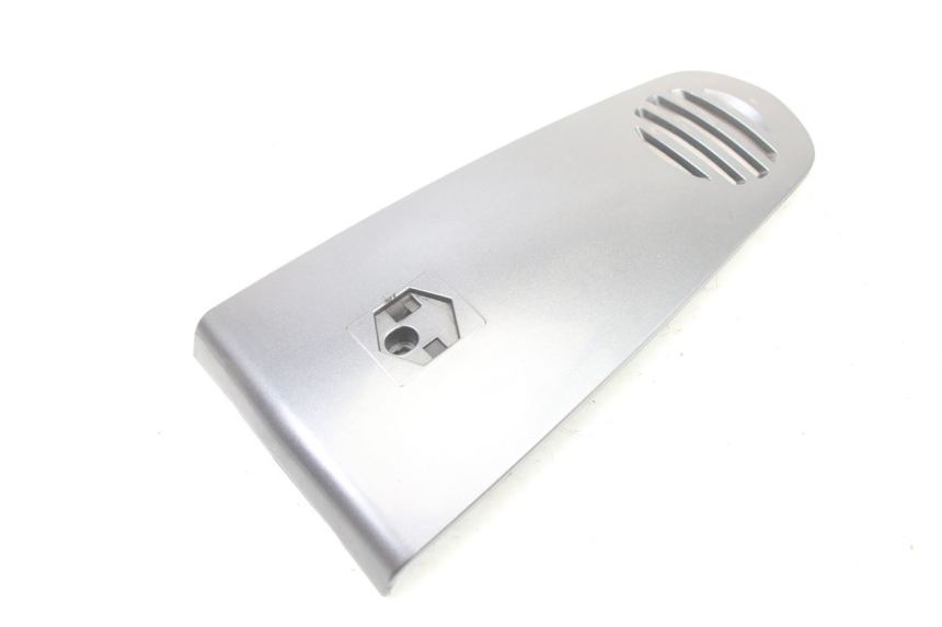 photo de GÓRNA PRZEDNIA MASKOWNICA PIAGGIO VESPA GRANTURISMO 125 (2003 - 2007) - Inny kąt widzenia