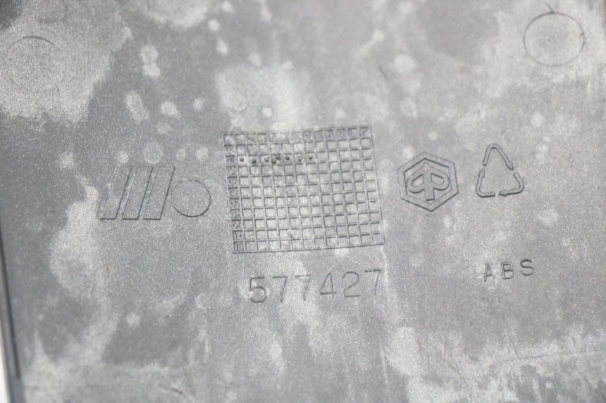 photo de GÓRNA PRZEDNIA MASKOWNICA PIAGGIO VESPA GRANTURISMO 125 (2003 - 2007) - Punkty mocowania