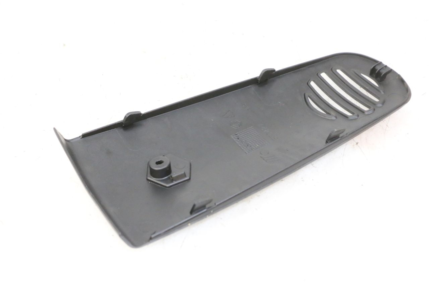 photo de GÓRNA PRZEDNIA MASKOWNICA PIAGGIO VESPA GRANTURISMO 200 (2004 - 2005) - Zoom stanu zużycia