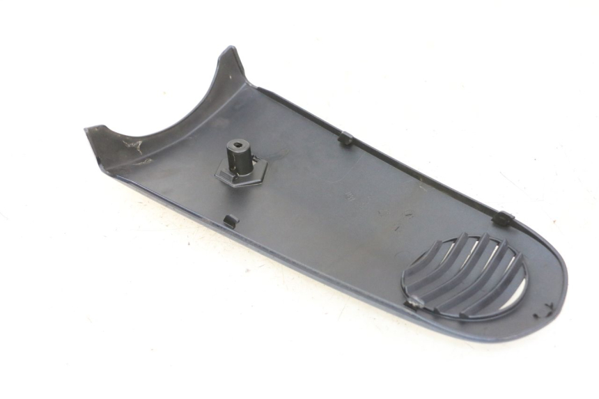 photo de GÓRNA PRZEDNIA MASKOWNICA PIAGGIO VESPA LX 150 (2005 - 2013) - Zbliżenie techniczne