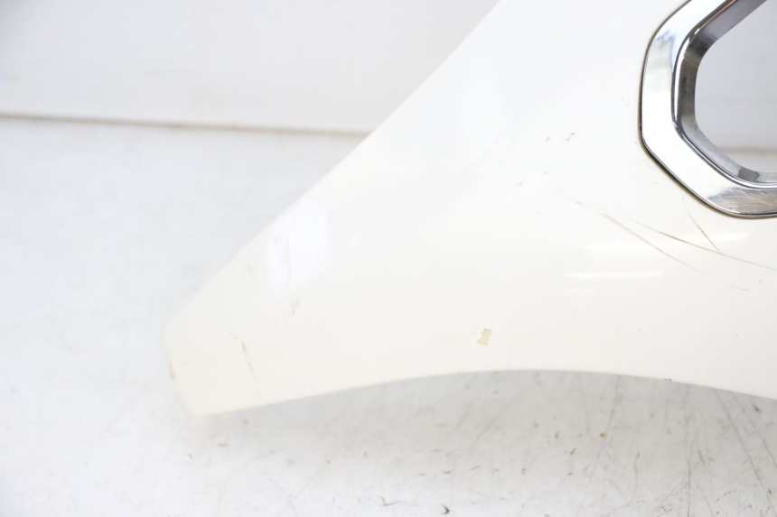 photo de GÓRNA PRZEDNIA MASKOWNICA PEUGEOT SATELIS 125 (2010 - 2012) - Szczegóły charakterystyczne