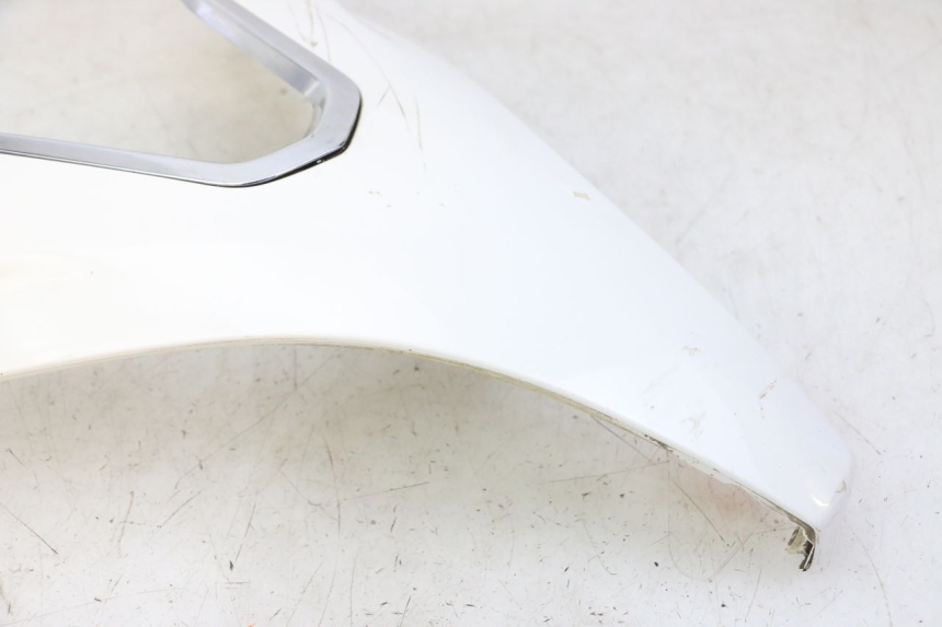 photo de GÓRNA PRZEDNIA MASKOWNICA PEUGEOT SATELIS 125 (2010 - 2012) - Oznaczenia i referencje