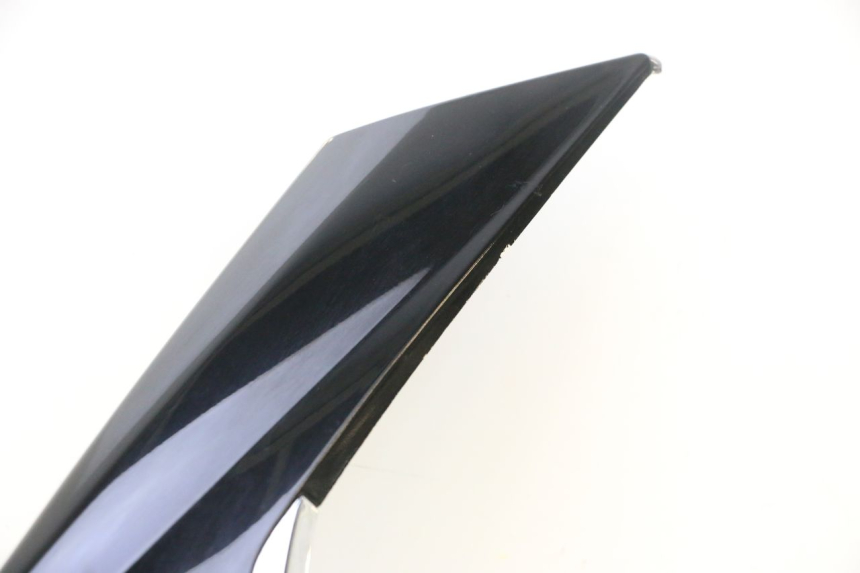 photo de GÓRNA PRZEDNIA MASKOWNICA PEUGEOT SATELIS 125 (2006 - 2009) - Zbliżenie techniczne